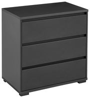 Schwarze Kommode mit drei Schubladen, perspektivisch von vorne links fotografiert