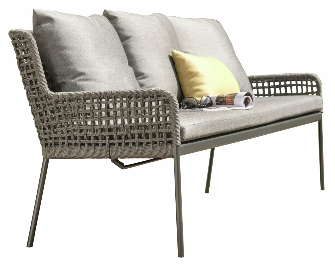 Stern Dining Bank GRETA Seitliche Ansicht einer modernen Dining Bank mit grauem Geflecht und Kissen, dekoriert mit einem gelben Kissen und einer Zeitschrift.