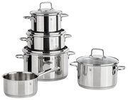 Fünfteiliges Topfset Astoria aus Edelstahl, bestehend aus vier Töpfen mit Deckeln und einer Stielkasserolle, in seitlicher Perspektive.