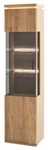 Vitrine BARCELONA aus Holz mit Glastüren, seitliche Perspektive
