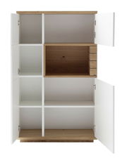 Frontale Ansicht eines Highboards mit offenen weißen Türen und mehreren Fächern in Holzoptik.