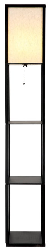 Moderne Stehleuchte mit rechteckigem Lampenschirm und integriertem Regal, frontal abgebildet.