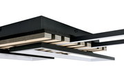 Nahaufnahme einer modernen LED-Deckenleuchte mit rechteckigen Elementen in Schwarz und Holzoptik, seitliche Perspektive