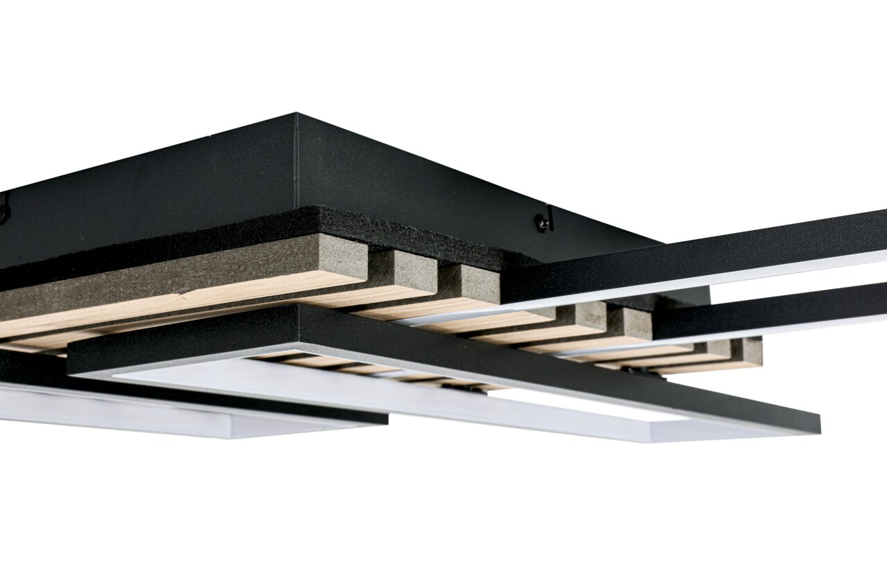 Nahaufnahme einer modernen LED-Deckenleuchte mit rechteckigen Elementen in Schwarz und Holzoptik, seitliche Perspektive