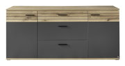 Vooraanzicht van een modern dressoir met houten en donkere elementen, drie lades en twee deuren.