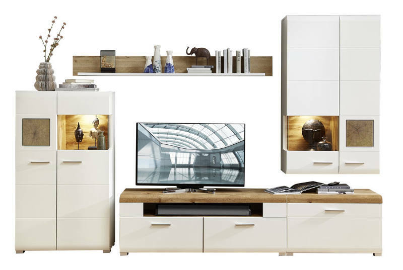 Moderne Wohnwand in Weiß und Holzoptik mit TV-Schrank, Hängeschränken und Regal, frontal betrachtet.