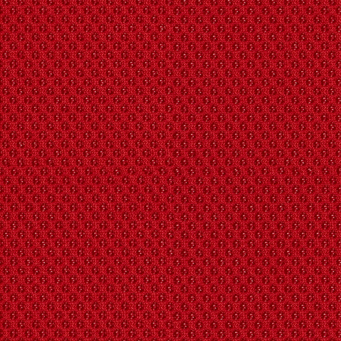 Nahaufnahme eines roten, strukturierten Stoffes mit gleichmäßigem Muster