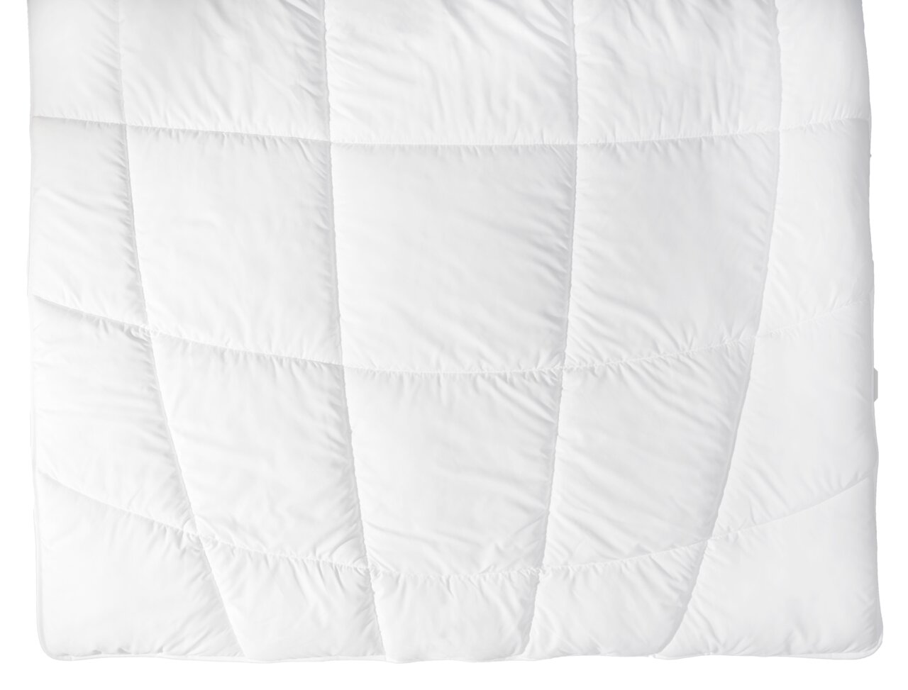 Weiße gesteppte Decke in Draufsicht