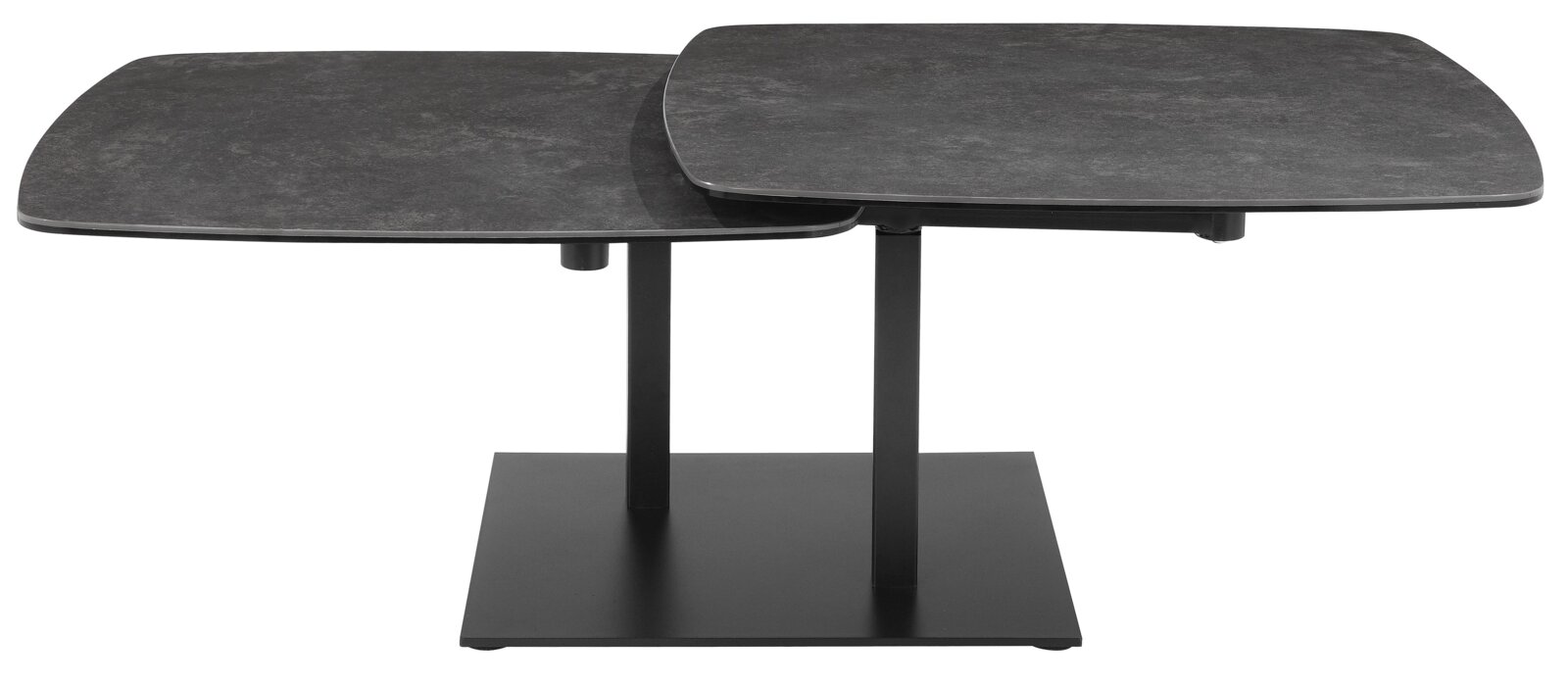 Moderner Couchtisch mit zwei versetzten, quadratischen schwarzen Tischplatten und einem stabilen Metallgestell, seitliche Perspektive.