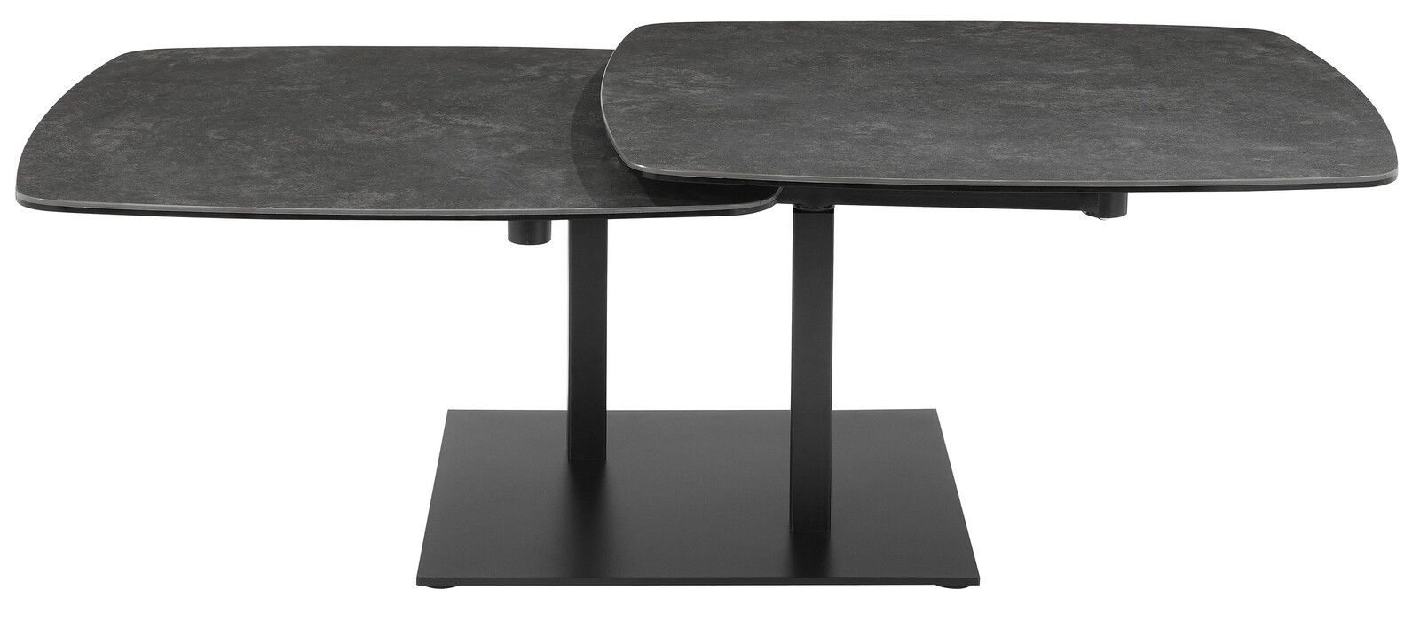 Moderner Couchtisch mit zwei versetzten, quadratischen schwarzen Tischplatten und einem stabilen Metallgestell, seitliche Perspektive.