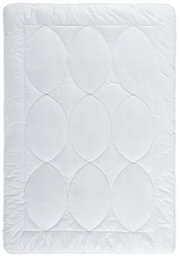 Ganzjahresbettdecke 135x200 cm in Draufsicht mit ovalem Steppmuster, Bio-Vio Material, geeignet für alle Jahreszeiten.