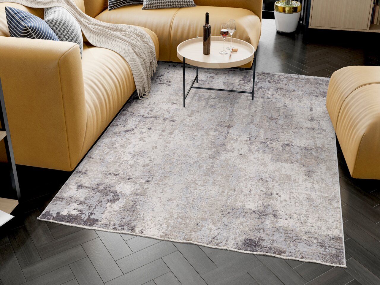 Designer Teppich in einem modernen Wohnzimmer mit beigen Sofas und einem runden Couchtisch, aus der Vogelperspektive betrachtet.