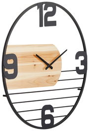 Moderne Wanduhr mit schwarzem Metallrahmen und Holzelement, frontal abgebildet.