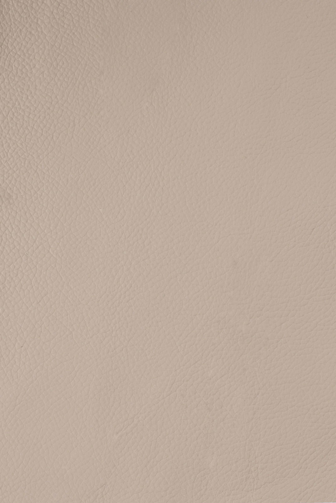 Nahaufnahme einer beigen Lederstruktur, von oben betrachtet.