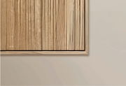Detailansicht einer Wohnwand mit vertikalen Holzstrukturen in natürlichem Holzton.