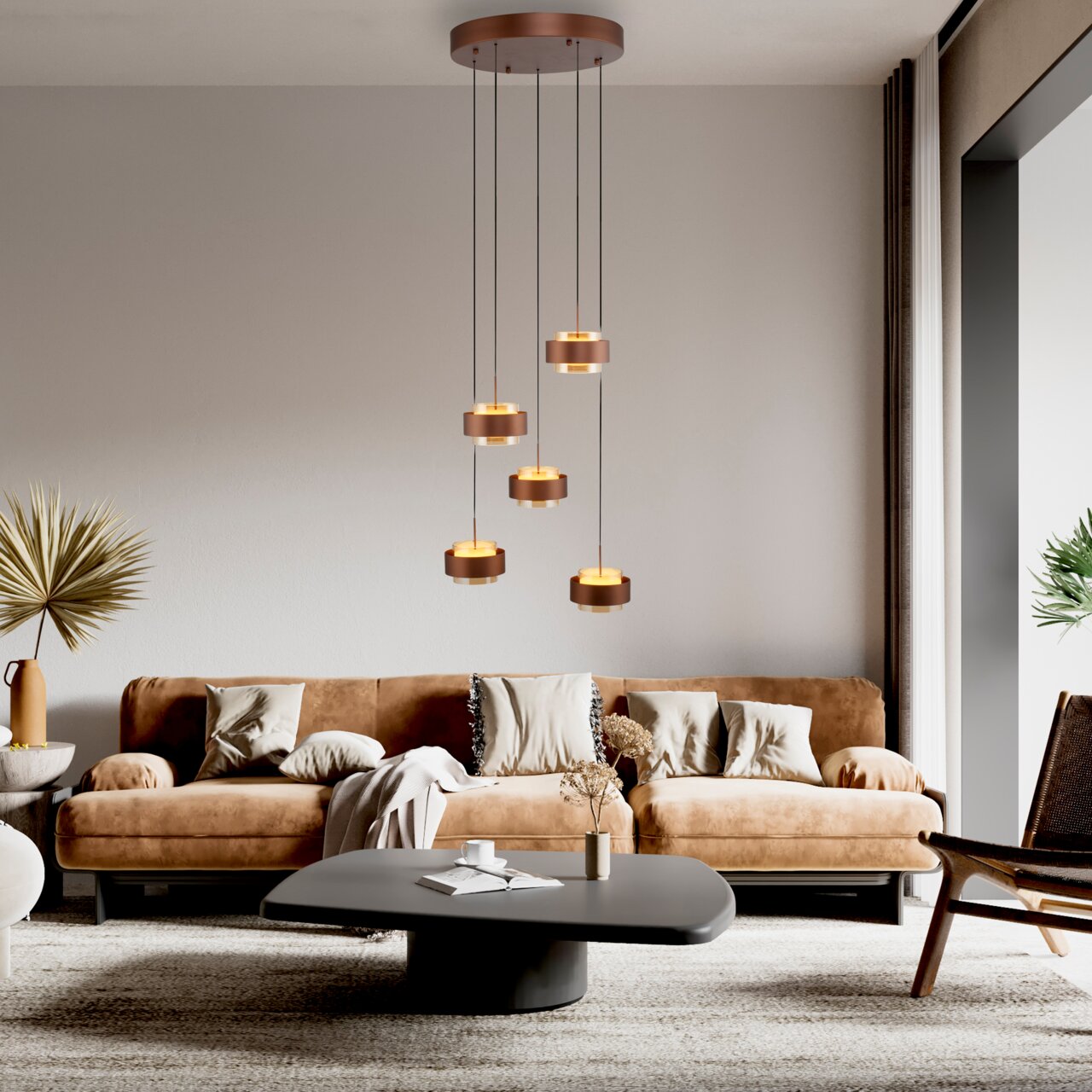 Moderne LED-Hängeleuchte mit mehreren runden Leuchtelementen, hängend über einem stilvollen Wohnzimmer mit braunem Sofa und Couchtisch, seitliche Perspektive.