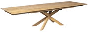 Moderner Esstisch aus Holz mit ausziehbarer Tischplatte und gekreuztem Fußgestell, seitliche Perspektive.