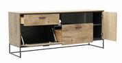 Holz-Wandkombination mit offenen Schubladen und Türen, seitliche Perspektive