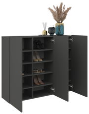 Moderner Hängeschuhschrank in dunklem Grau mit offenen und geschlossenen Fächern, dekoriert mit einer Vase und Duftstäbchen, seitliche Perspektive.