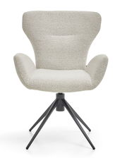 Frontansicht eines modernen Armlehnstuhls mit hellgrauem Stoffbezug und schwarzem Metallgestell.