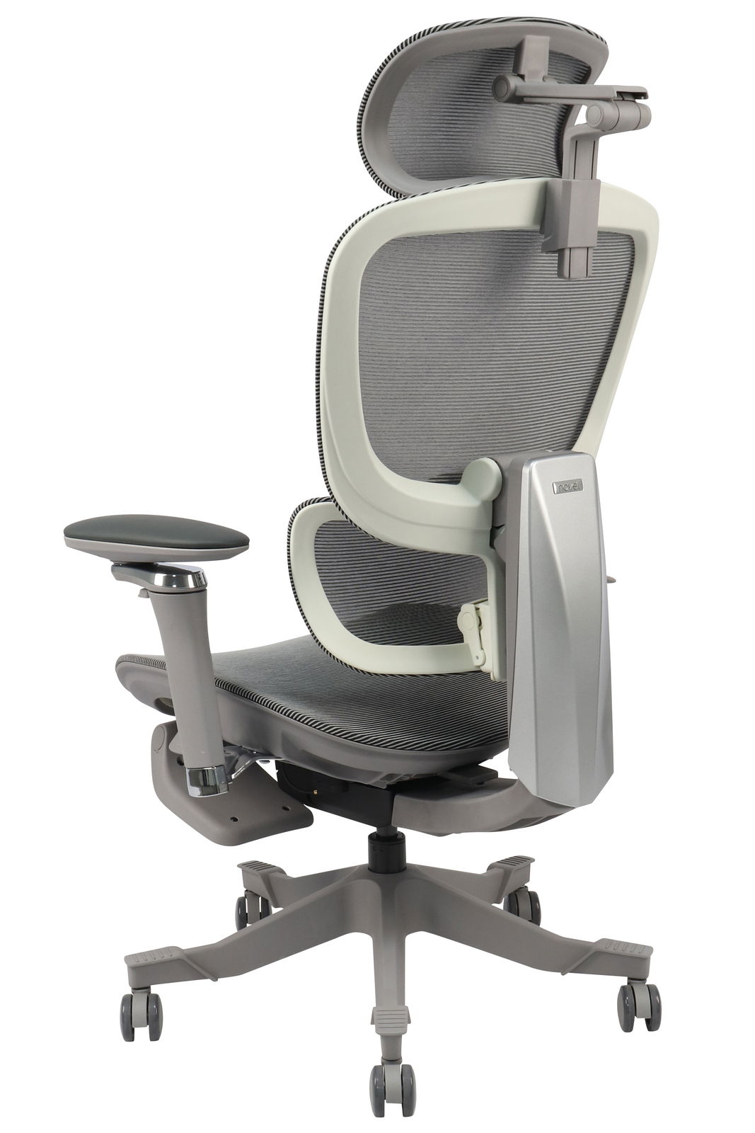 Ergonomischer Drehstuhl in Seitenansicht mit verstellbarer Kopfstütze und Armlehnen, graues Netzdesign.