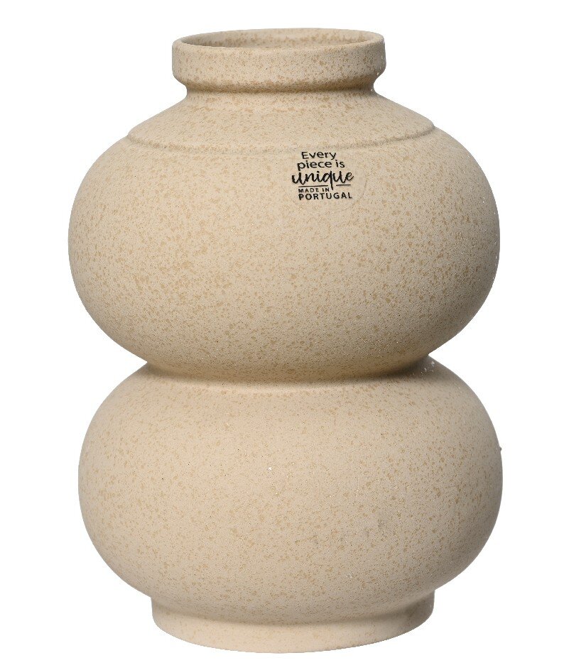 Beige, tweedelige vaas uit Portugal met het opschrift 'Every piece is unique', zijaanzicht