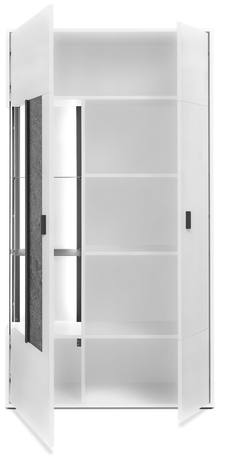 Weiße Vitrine mit geöffneten Türen, seitliche Perspektive, zeigt mehrere Regalböden.