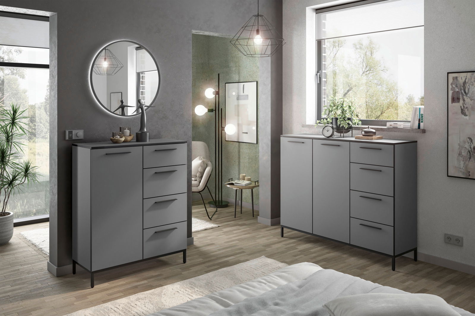 Moderne graue Kommoden in einem stilvollen Schlafzimmer, seitliche Perspektive