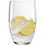 Trinkglas POESIA 460ml mit Eiswürfeln und Zitronenscheiben, seitliche Perspektive