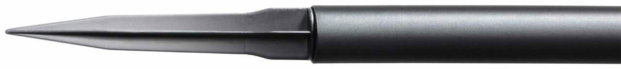 Nahaufnahme der Spitze eines schwarzen Solarlampenpfahls, seitliche Perspektive