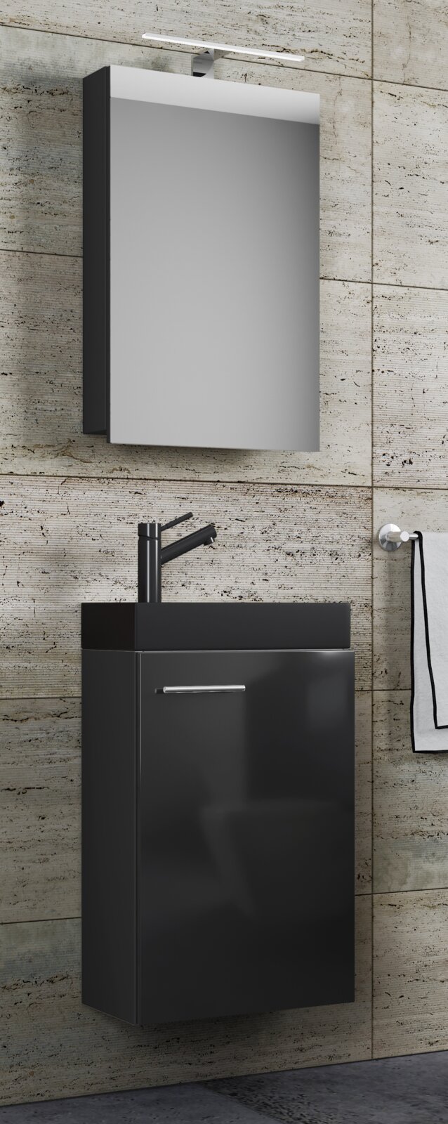 VCM 3-tlg. Gäste-Waschplatz SLITO Modernes Badezimmer-Waschplatz-Set in Schwarz mit wandhängendem Unterschrank, Aufsatzwaschbecken, schwarzer Armatur und Spiegelschrank mit LED-Leuchte darüber, frontal aus leicht seitlicher Perspektive vor heller Steinwand