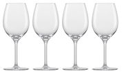 Vier elegante Weißweingläser in einer frontalen Ansicht auf weißem Hintergrund.