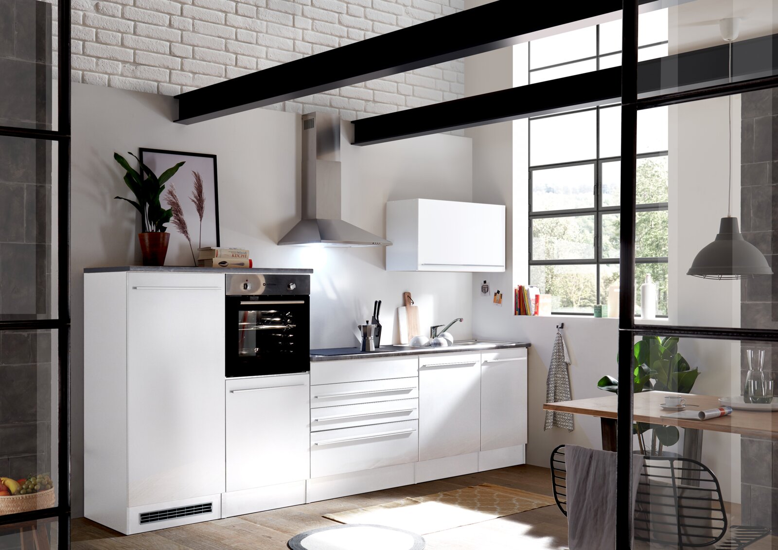 Yourkitchen Keukenblok 320 zonder elektrische apparaten JAZZ Moderne keuken met een wit keukenblok zonder apparatuur, inclusief kasten, werkblad en afzuigkap, gezien vanuit een lichte, loftachtige ruimte met grote ramen.