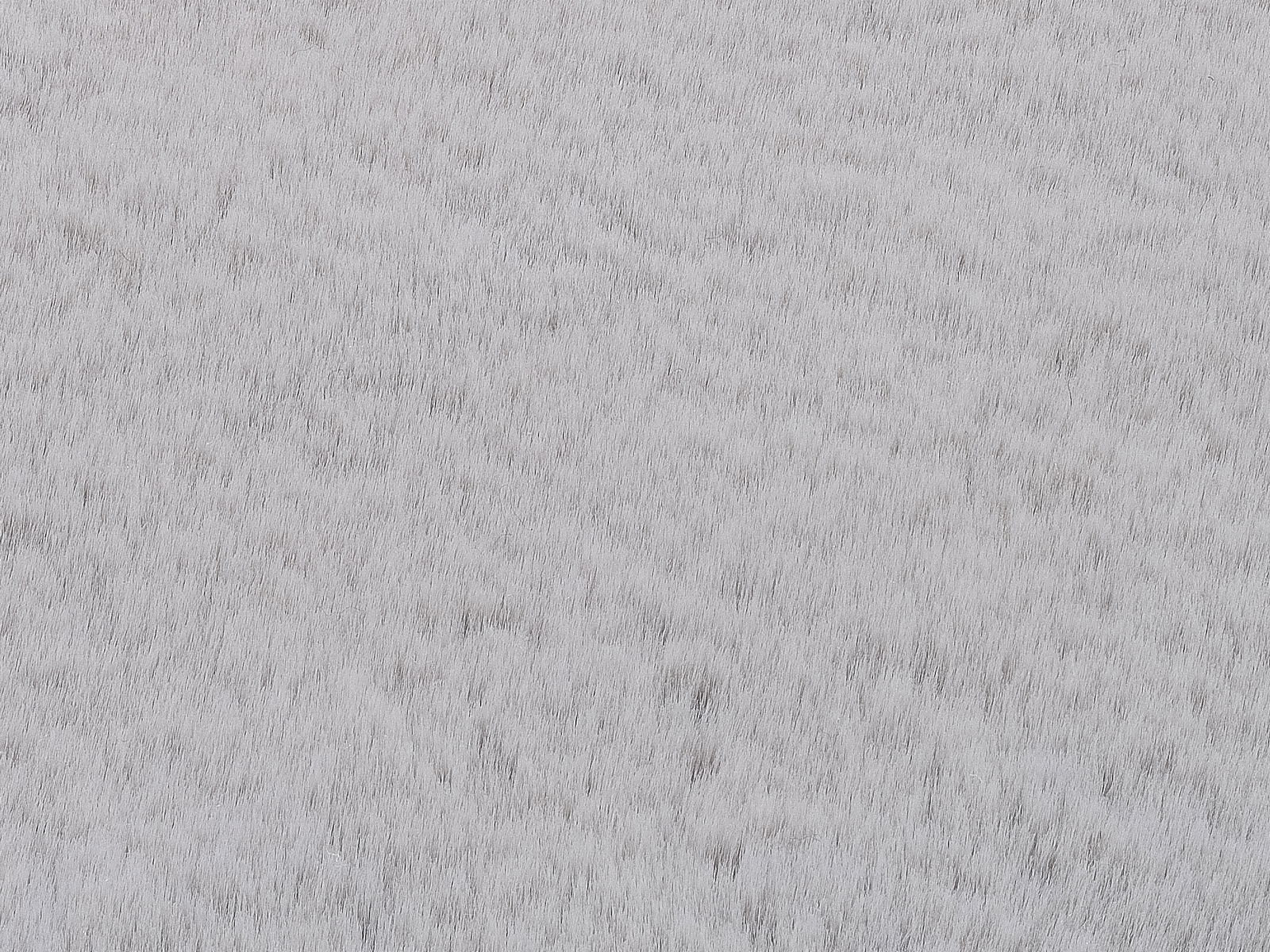 Nahaufnahme eines grauen Fellteppichs aus der Vogelperspektive