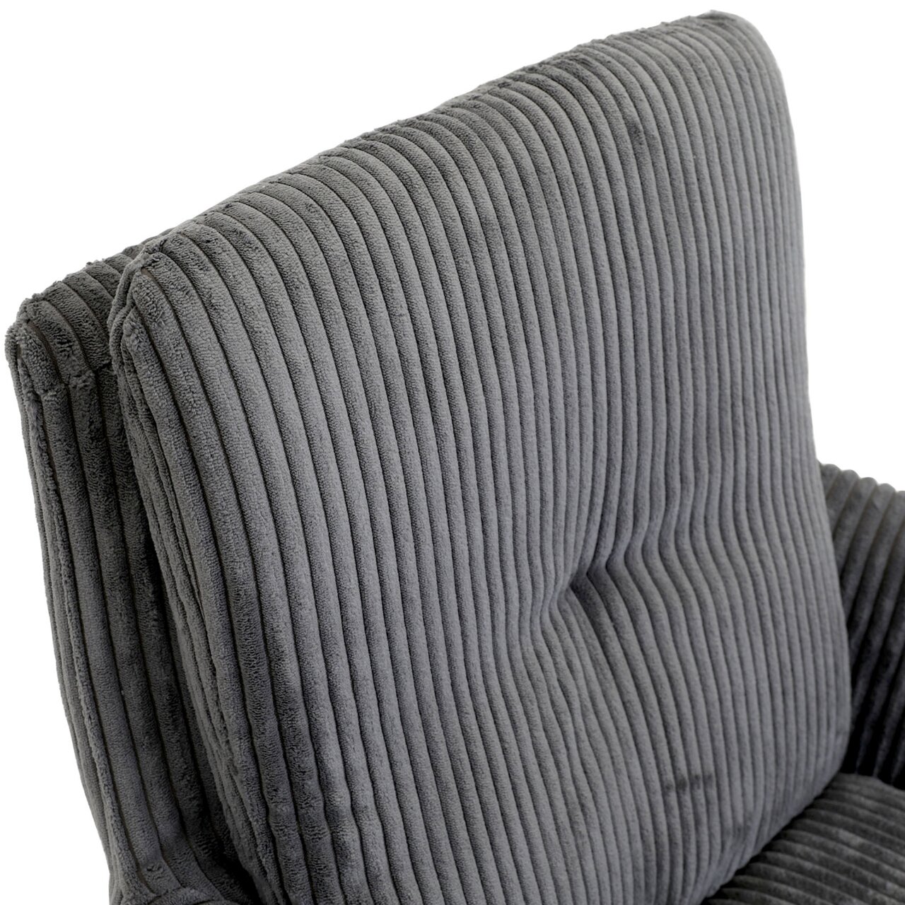 Nahaufnahme eines grauen Armlehnstuhls mit geripptem Stoffbezug, Ansicht von oben.