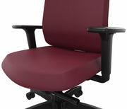 Bürostuhl in Rot mit Armlehnen, seitliche Perspektive