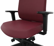 Bürostuhl in Rot mit Armlehnen, seitliche Perspektive