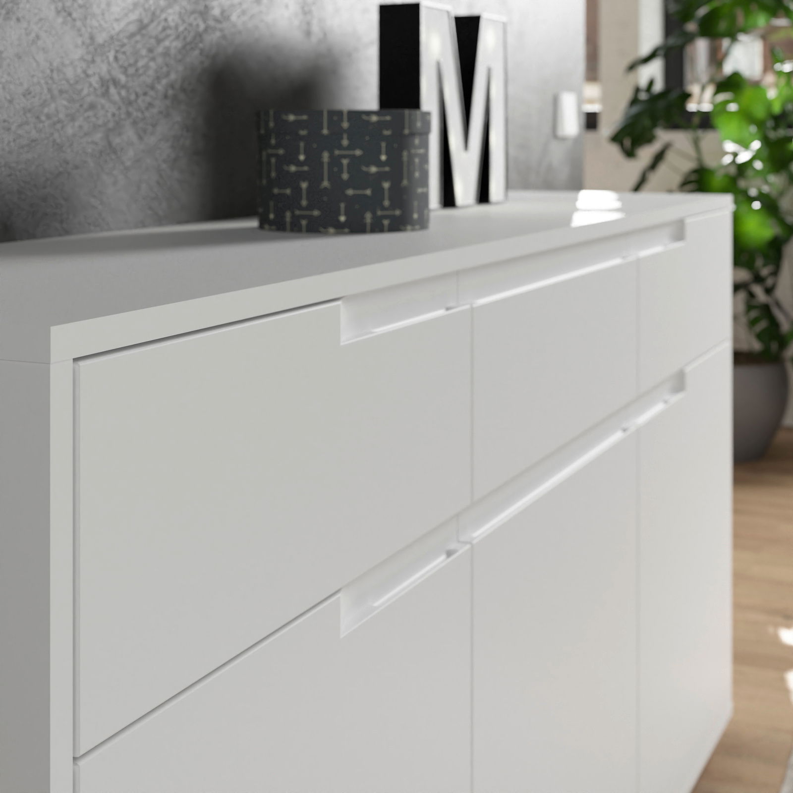 Modernes weißes Sideboard mit glatter Oberfläche und minimalistischen Griffen, seitliche Perspektive
