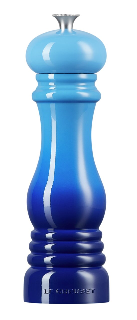 Blaue Salzmühle aus der Vorderansicht mit glänzender Oberfläche und silbernem Knopf.