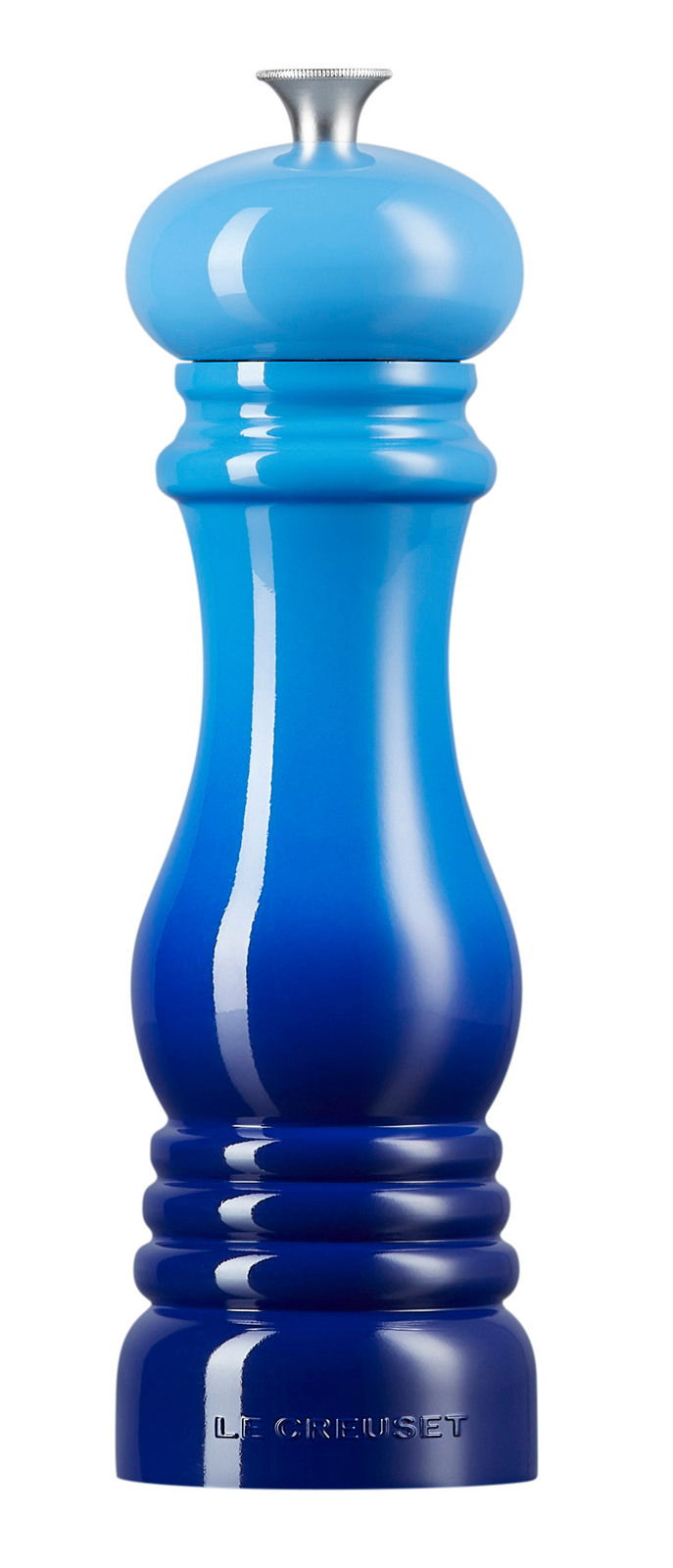 Blaue Salzmühle aus der Vorderansicht mit glänzender Oberfläche und silbernem Knopf.