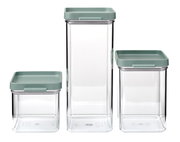 Dreiteiliges Vorratsdosen-Set mit transparenten Behältern und grünen Deckeln, frontal abgebildet.