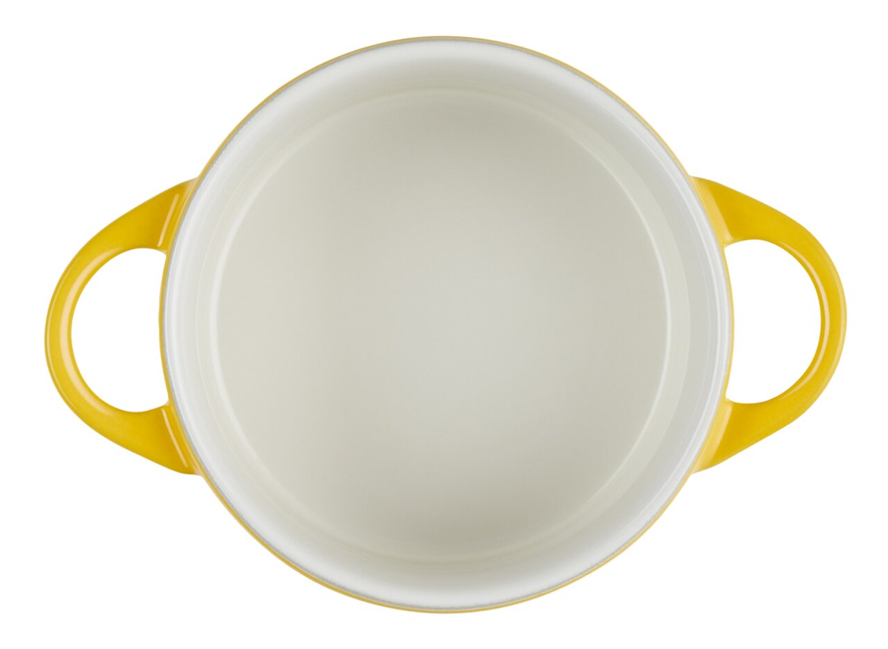 Bovenaanzicht van een gele mini-cocotte met twee handvatten, diameter 10 cm, kleur Nectar.