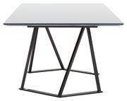 Moderner Esstisch mit schwarzem Metallgestell und heller Tischplatte, seitliche Perspektive