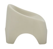 Moderner Stapelsessel aus Kunststoff in seitlicher Perspektive