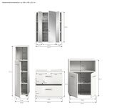 Badkombination bestehend aus einem Spiegelschrank, einem Hochschrank, einem Waschbeckenunterschrank und einem Unterschrank, alle in weißer Farbe. Die Perspektive zeigt die Möbelstücke frontal mit sichtbaren Maßen.