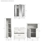 Badkombination bestehend aus einem Spiegelschrank, einem Hochschrank, einem Waschbeckenunterschrank und einem Unterschrank, alle in weißer Farbe. Die Perspektive zeigt die Möbelstücke frontal mit sichtbaren Maßen.