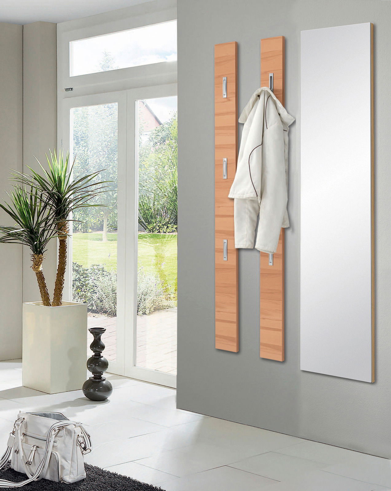 VOSS Garderobenpaneel SOLO Garderobenpaneel und Spiegel in modernem Wohnraum, seitliche Perspektive