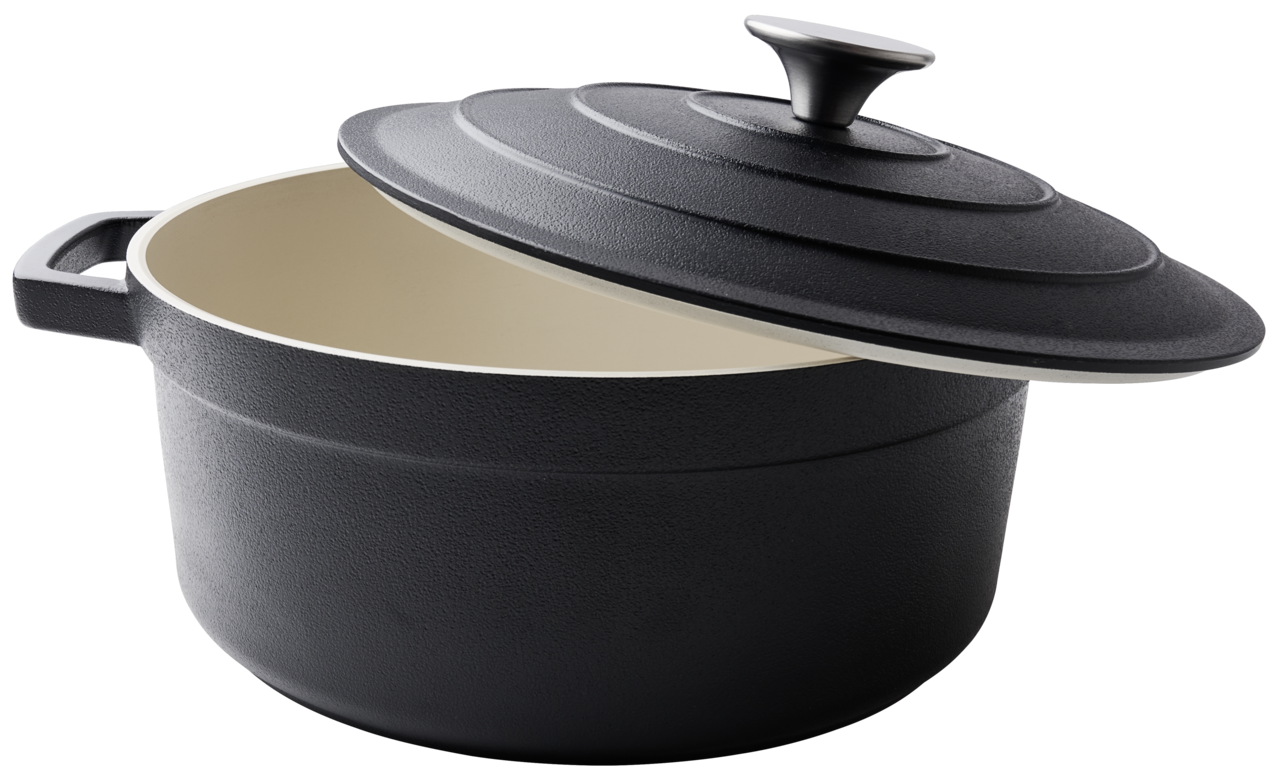 Schwarzer Kochtopf aus Gusseisen mit Deckel, leicht geöffnet, seitliche Perspektive