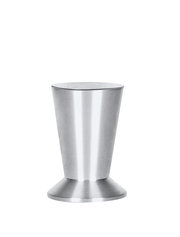 Metallischer Möbelbein in konischer Form, frontal fotografiert