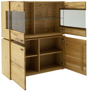 Geöffnetes Highboard aus Holz der Serie COMO von Zurbrüggen mit mehreren Fächern und Glaselementen, seitliche Perspektive